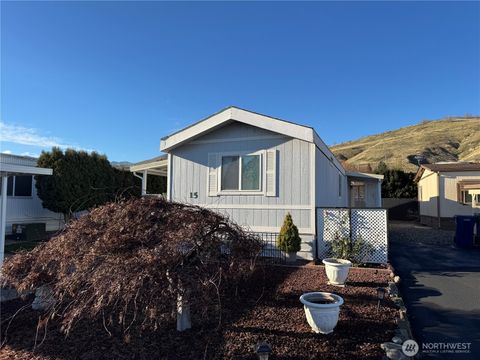 Photo of 1608 N Western Avenue #15, Wenatchee, WA 98801 (MLS # 2461288)