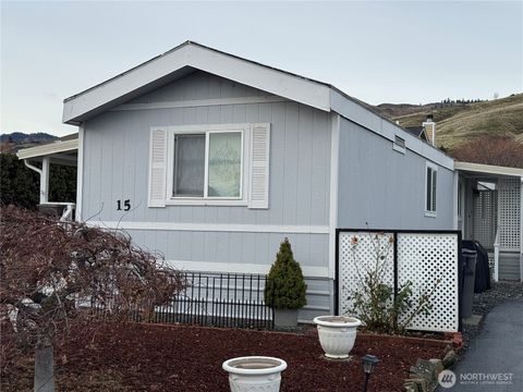 Photo of 1608 N Western Avenue #15, Wenatchee, WA 98801 (MLS # 2461288)