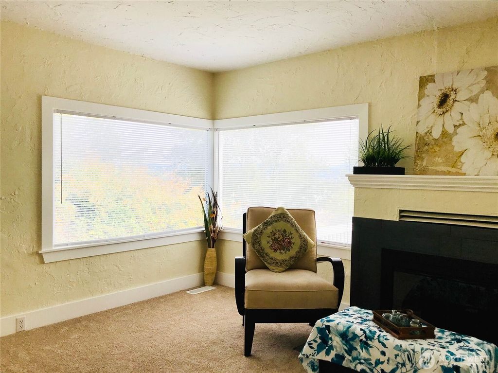 Photo of 16241 54th Avenue S, Tukwila, WA 98188 (MLS # 2467180)