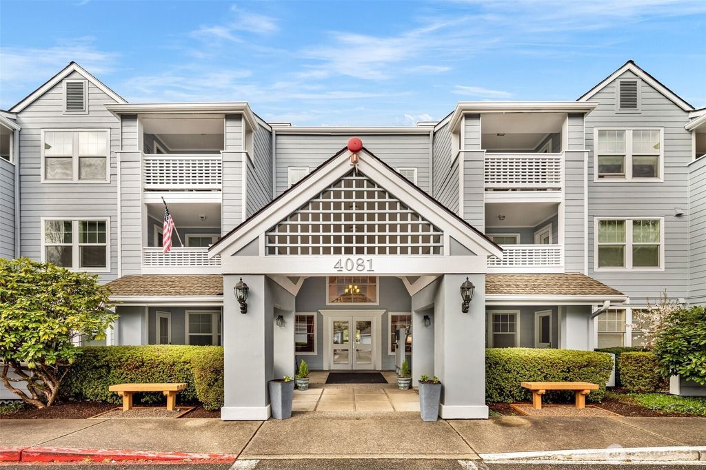Photo of 4081 224th Lane SE #214, Issaquah, WA 98029 (MLS # 2358250)