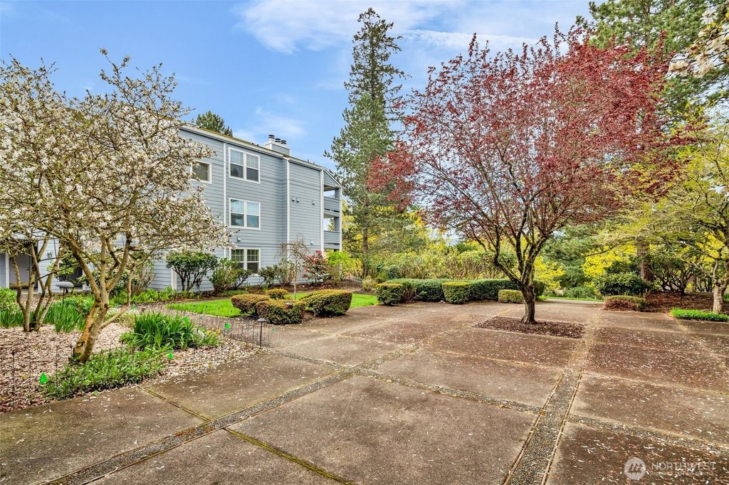 Photo of 4081 224th Lane SE #214, Issaquah, WA 98029 (MLS # 2358250)