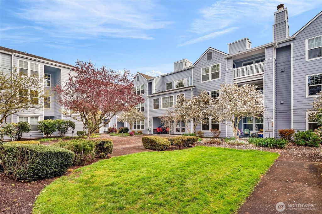 Photo of 4081 224th Lane SE #214, Issaquah, WA 98029 (MLS # 2358250)
