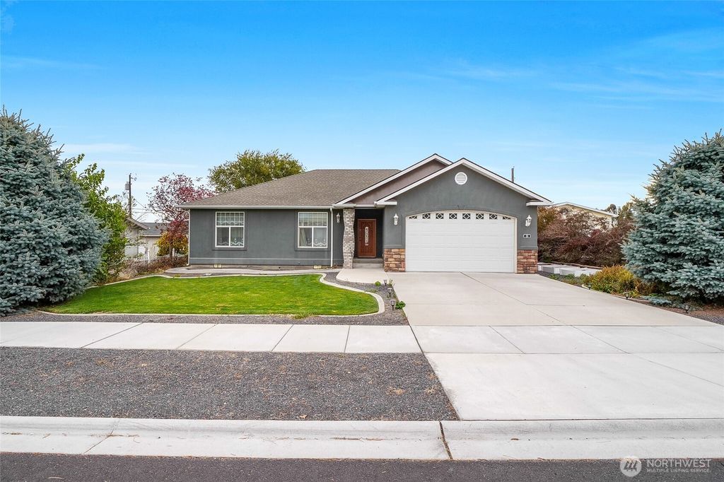 Photo of 26 Ginkgo Street S, Soap Lake, WA 98851 (MLS # 2489930)