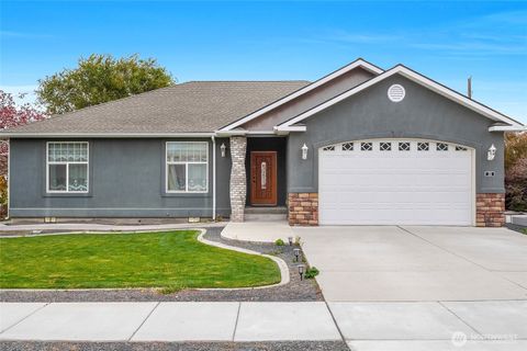 Photo of 26 Ginkgo Street S, Soap Lake, WA 98851 (MLS # 2489930)