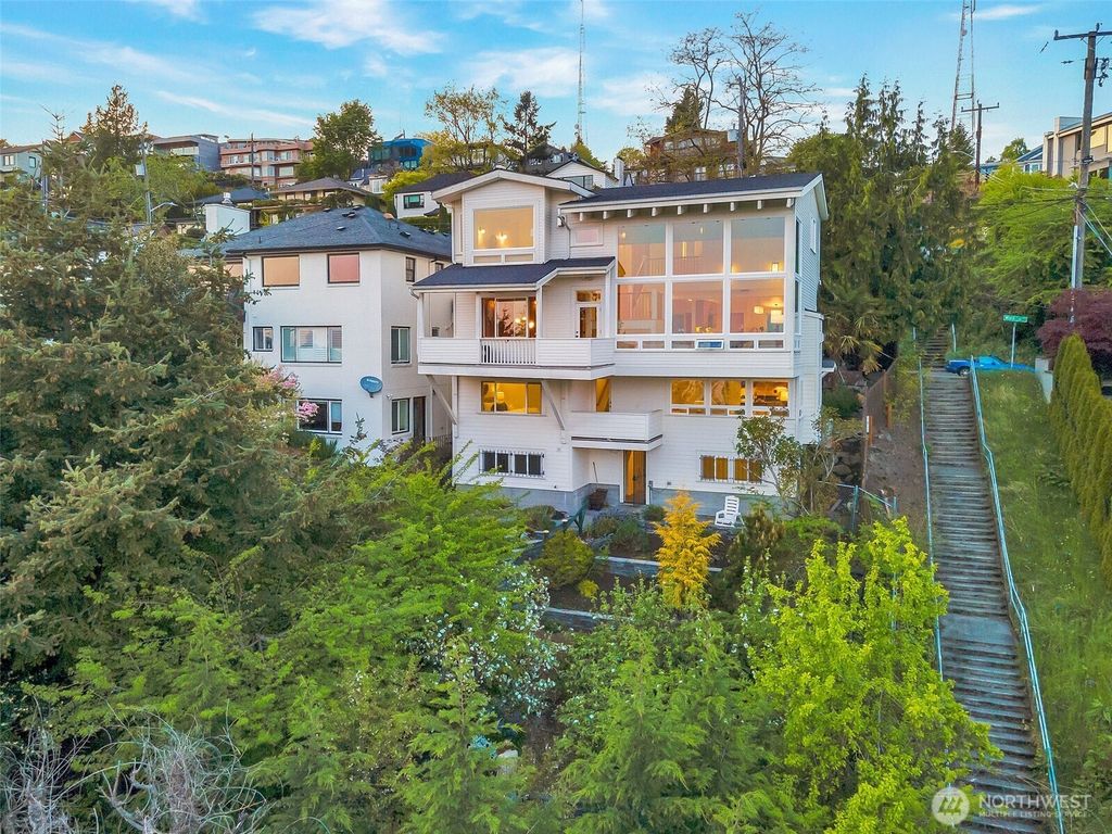 Photo of 225 Ward Street, Seattle, WA 98109 (MLS # 2458851)