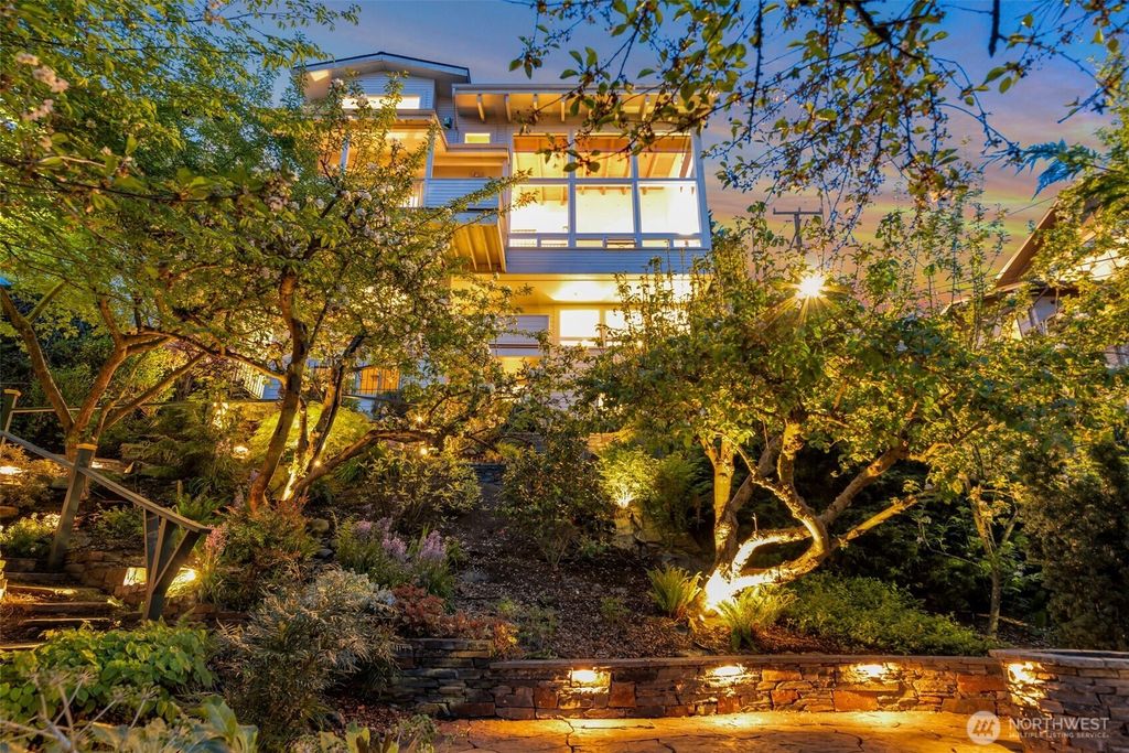 Photo of 225 Ward Street, Seattle, WA 98109 (MLS # 2458851)