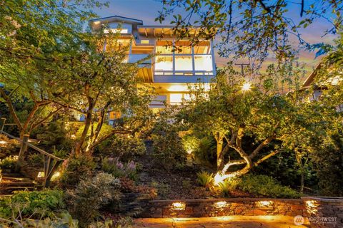 Photo of 225 Ward Street, Seattle, WA 98109 (MLS # 2458851)