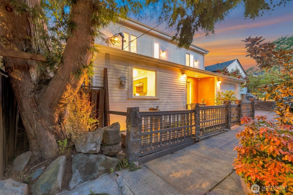 Photo of 225 Ward Street, Seattle, WA 98109 (MLS # 2458851)