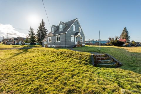 Photo of 1202 W 9th Street, Port Angeles, WA 98363 (MLS # 2485562)