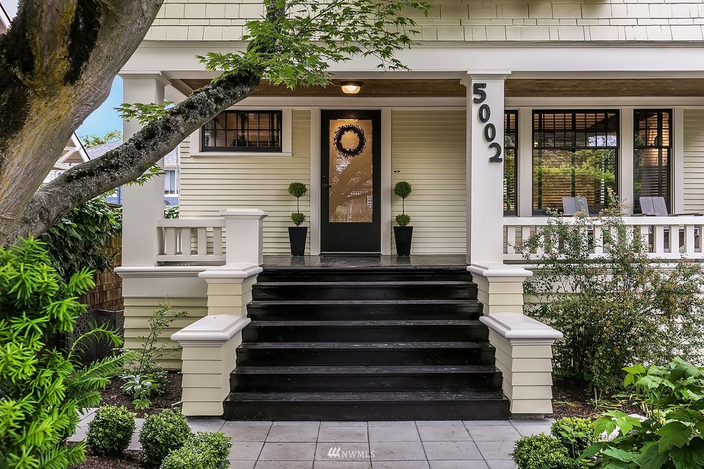 Photo of 5002 20th Avenue NE, Seattle, WA 98105 (MLS # 1954801)