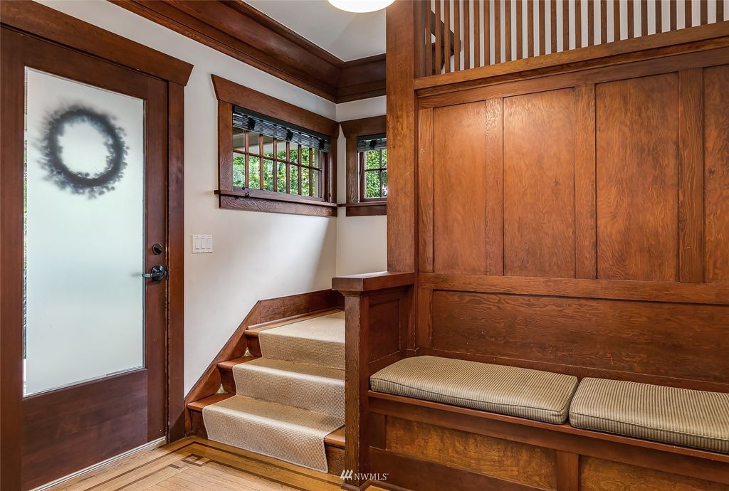 Photo of 5002 20th Avenue NE, Seattle, WA 98105 (MLS # 1954801)