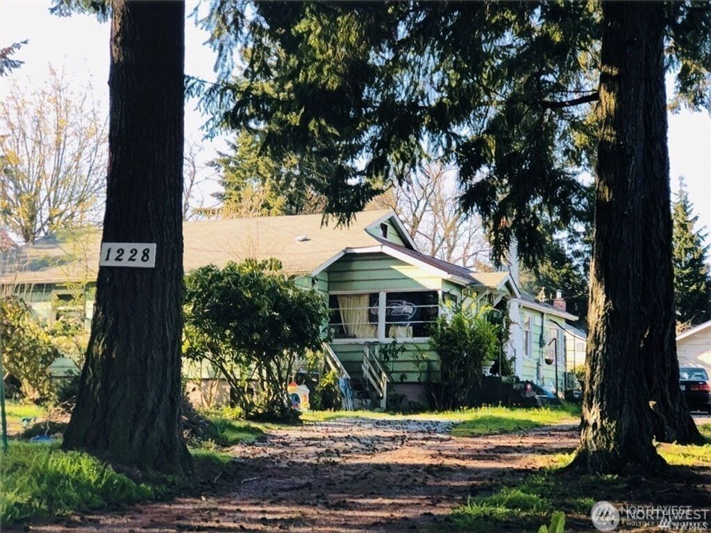 Photo of 1228 SW 118 Street, Burien, WA 98146 (MLS # 2384925)