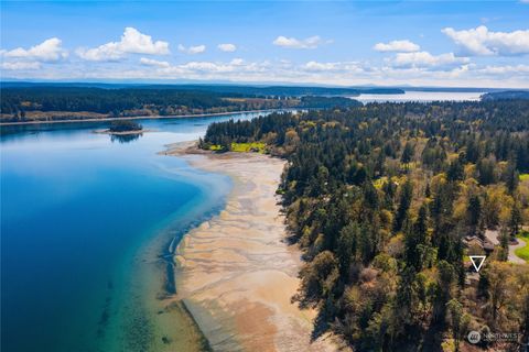 A home in Lakebay