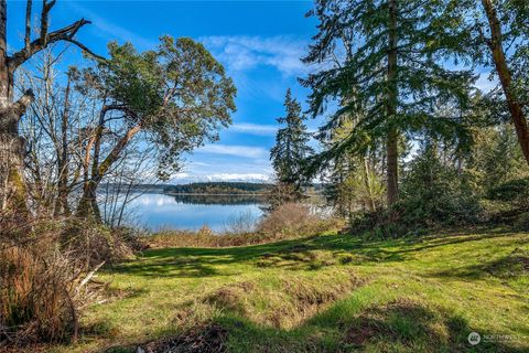 A home in Lakebay