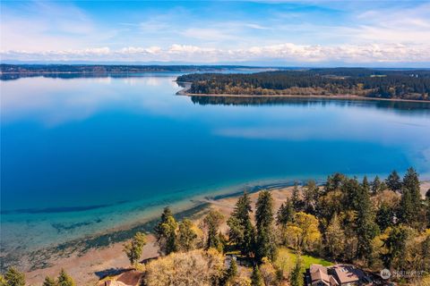 A home in Lakebay