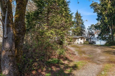 A home in Lakebay