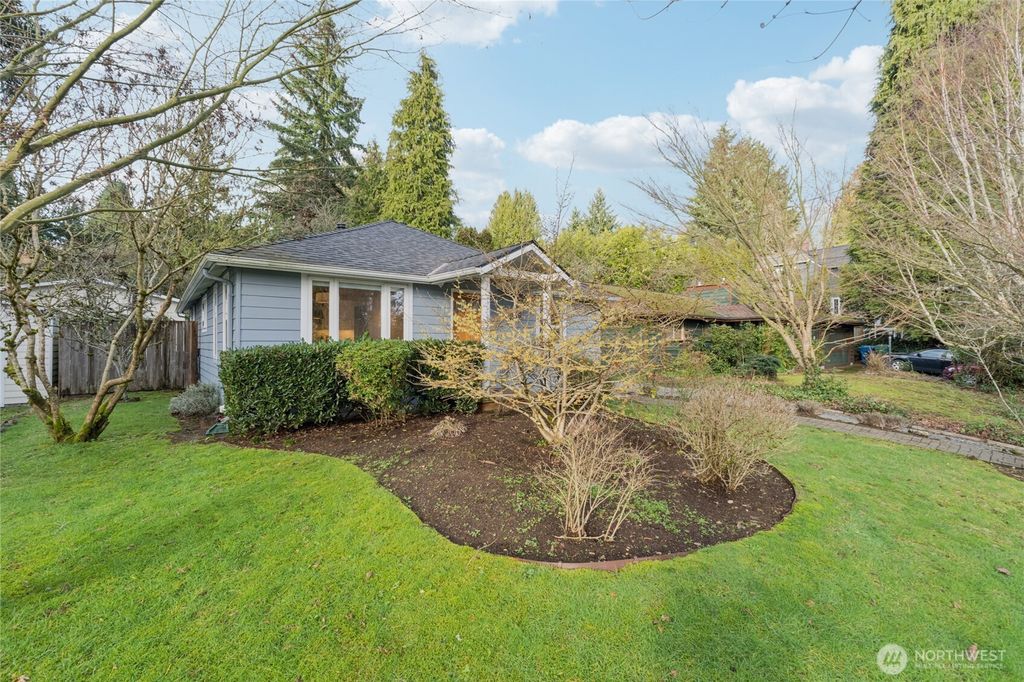Photo of 9209 20th Avenue NE, Seattle, WA 98115 (MLS # 2467634)