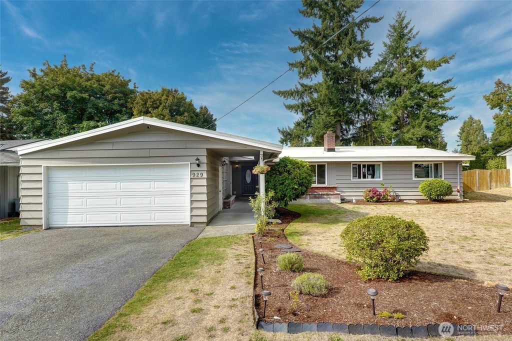 Photo of 929 165th Avenue SE, Bellevue, WA 98008 (MLS # 2438926)