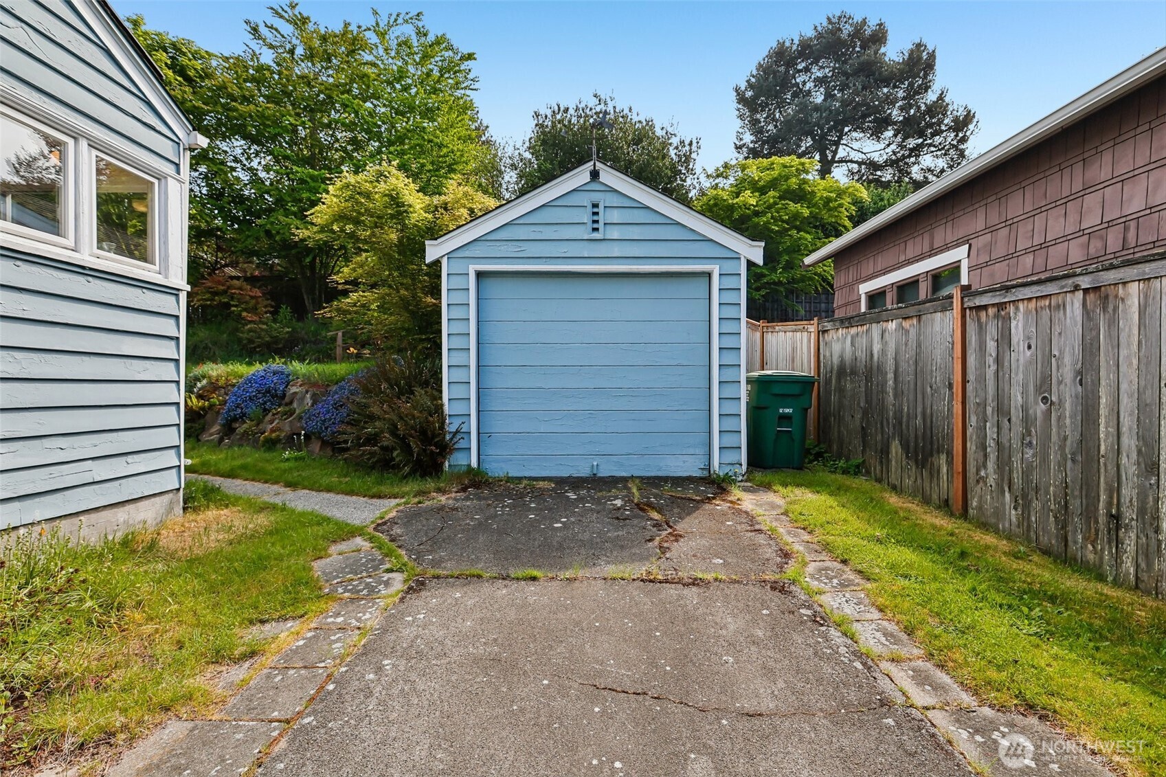 6830 27th Avenue NE