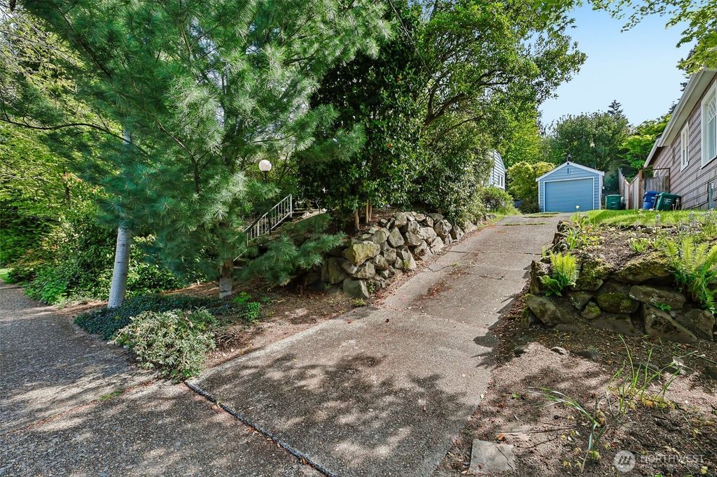 Photo of 6830 27th Avenue NE, Seattle, WA 98115 (MLS # 2510532)