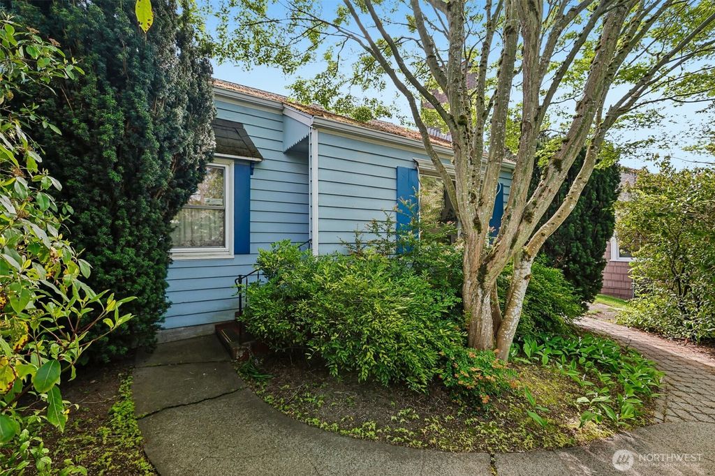 Photo of 6830 27th Avenue NE, Seattle, WA 98115 (MLS # 2510532)