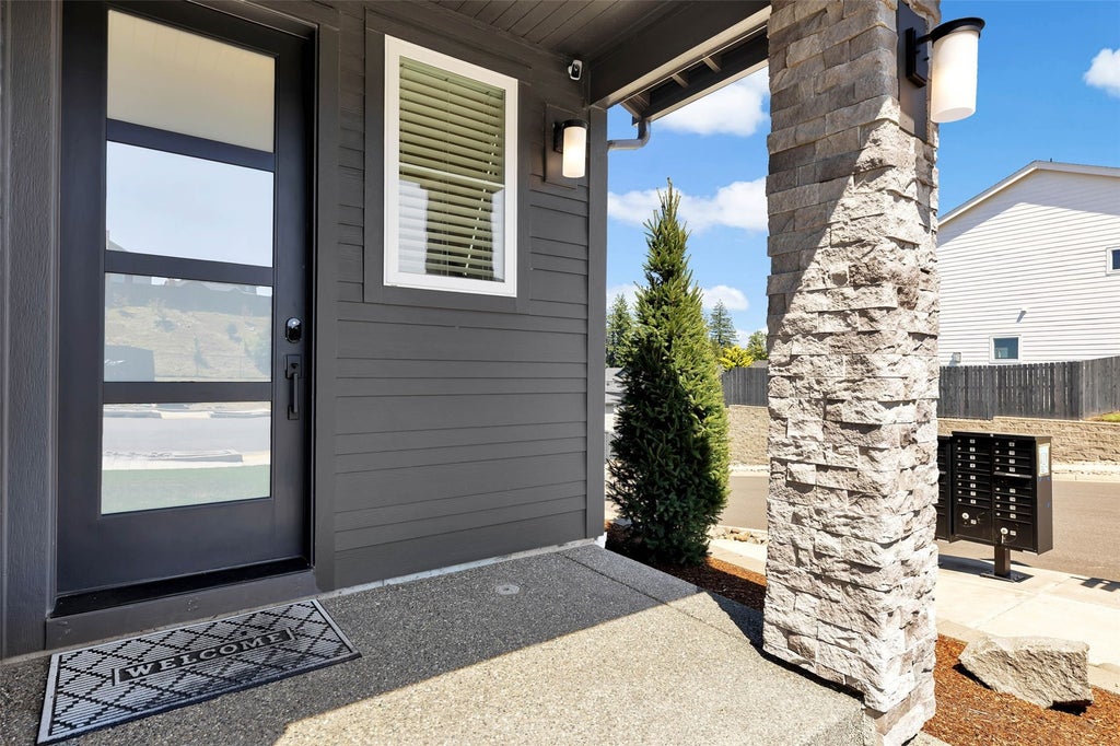 Photo of 329 W Laurel Street, Washougal, WA 98671 (MLS # 2589194)