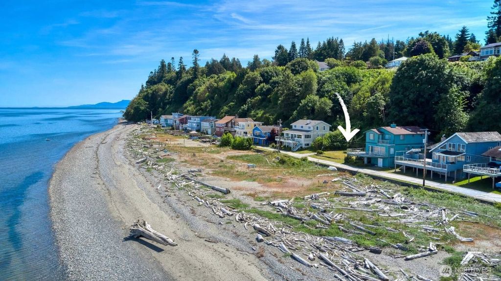 Photo of 215 Bay View Drive, Point Roberts, WA 98281 (MLS # 2479608)