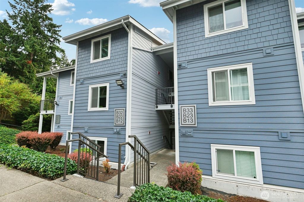 Photo of 2511 S 248th Street #B22, Kent, WA 98032 (MLS # 2417393)