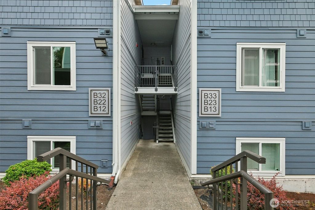 Photo of 2511 S 248th Street #B22, Kent, WA 98032 (MLS # 2417393)