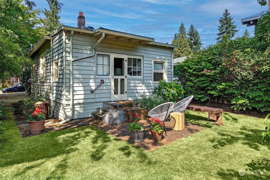 Photo of 7012 Ravenna Avenue NE, Seattle, WA 98115 (MLS # 2156636)