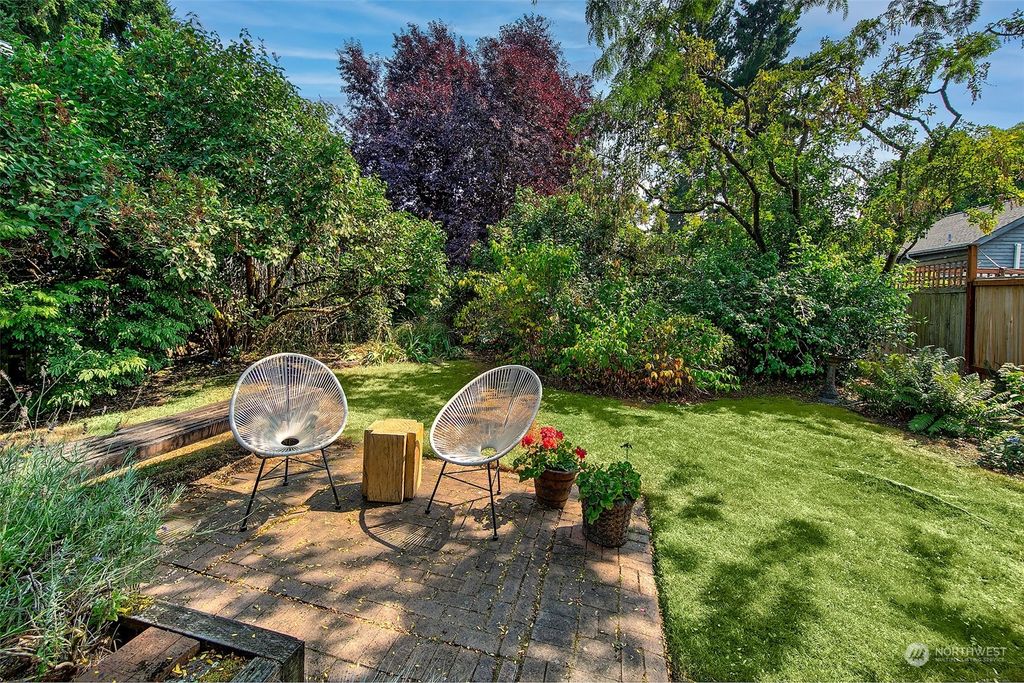 Photo of 7012 Ravenna Avenue NE, Seattle, WA 98115 (MLS # 2156636)