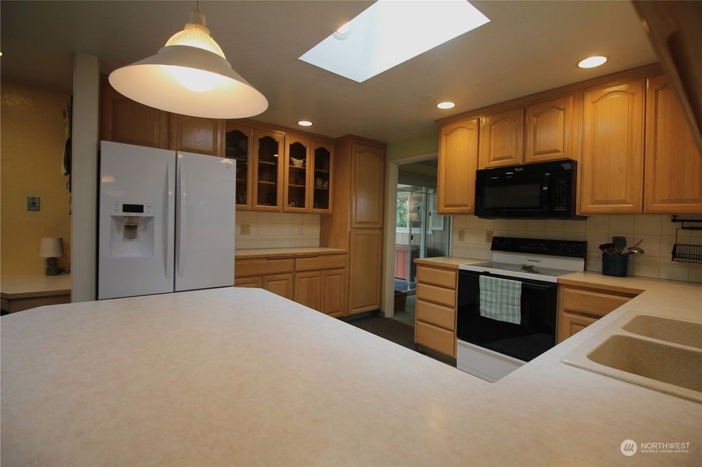 Photo of 10725 SE 244th Street, Kent, WA 98030 (MLS # 2229008)