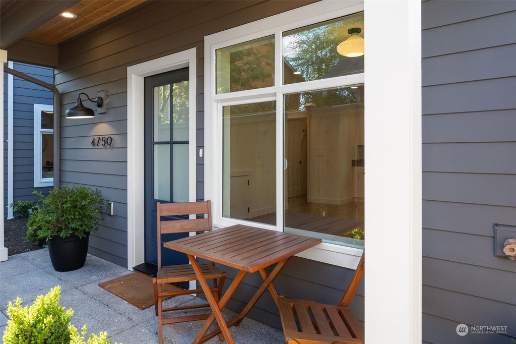 Photo of 4750 25th Avenue SW, Seattle, WA 98106 (MLS # 2235093)