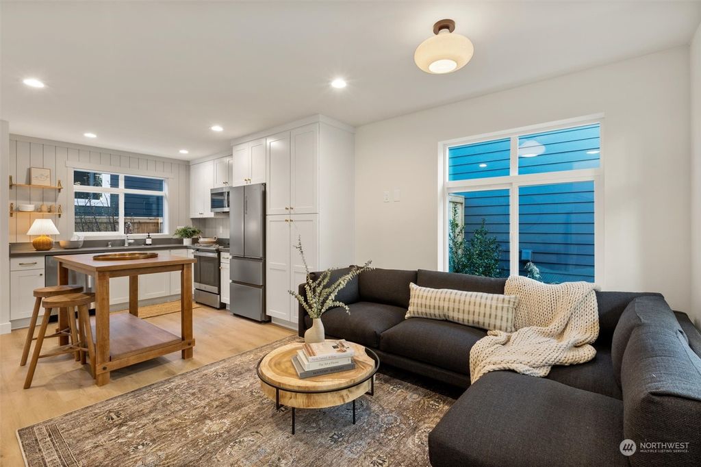 Photo of 4750 25th Avenue SW, Seattle, WA 98106 (MLS # 2235093)