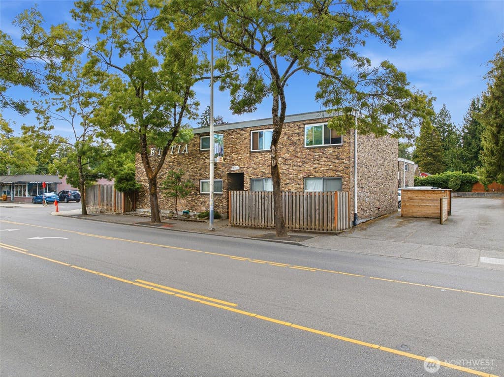 Photo of 8701 35th Avenue NE #Apt 4, Seattle, WA 98115 (MLS # 2552030)
