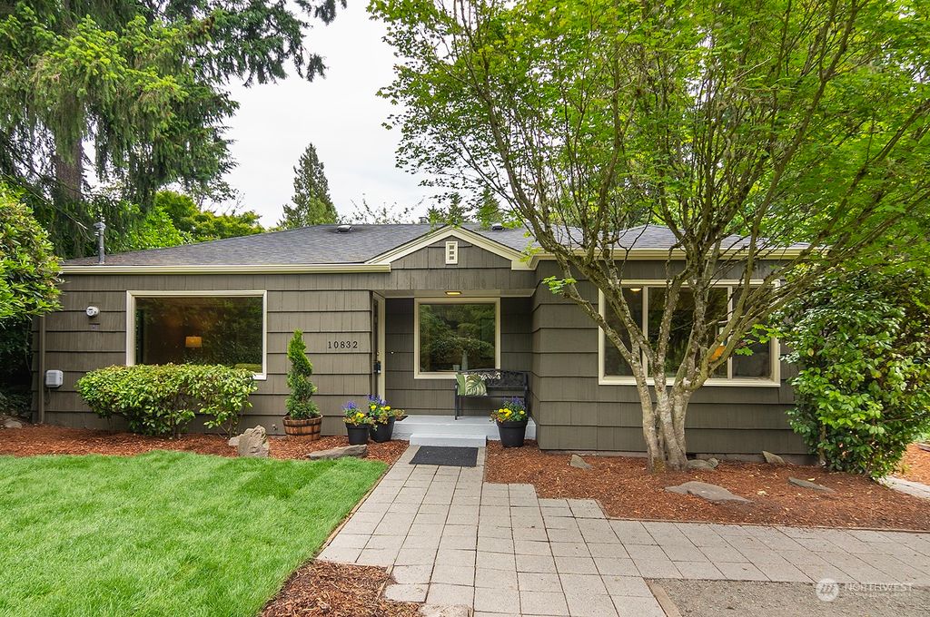 Photo of 10832 12th Avenue NE, Seattle, WA 98125 (MLS # 2127569)