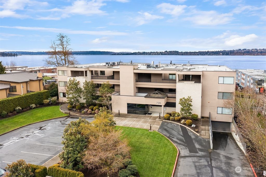 Photo of 735 1st Street S #203, Kirkland, WA 98033 (MLS # 2073202)