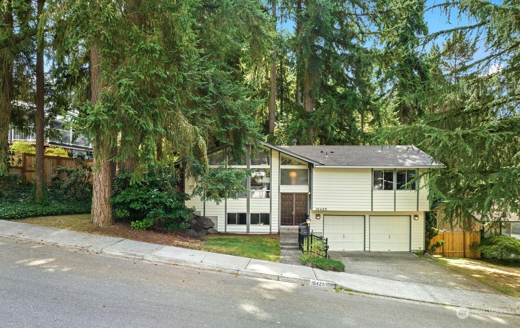 Photo of 16425 NE 105th Place, Redmond, WA 98052 (MLS # 2157297)