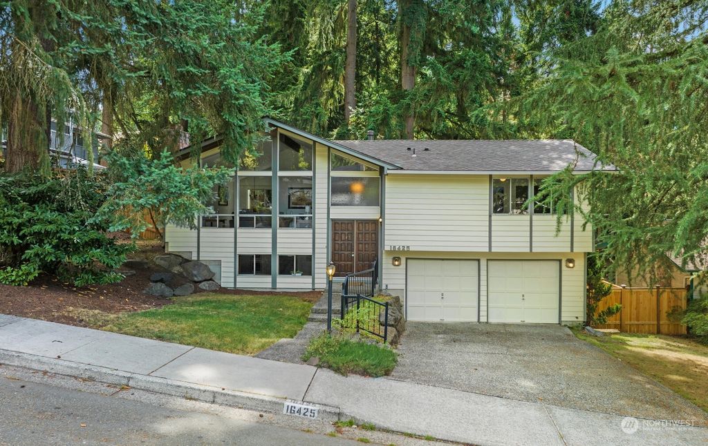 Photo of 16425 NE 105th Place, Redmond, WA 98052 (MLS # 2157297)