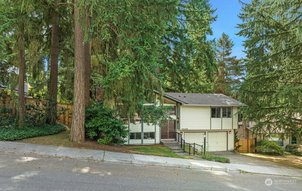 Photo of 16425 NE 105th Place, Redmond, WA 98052 (MLS # 2157297)