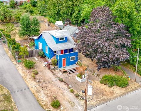 Photo of 1551 N Callow Avenue, Bremerton, WA 98312 (MLS # 2429984)