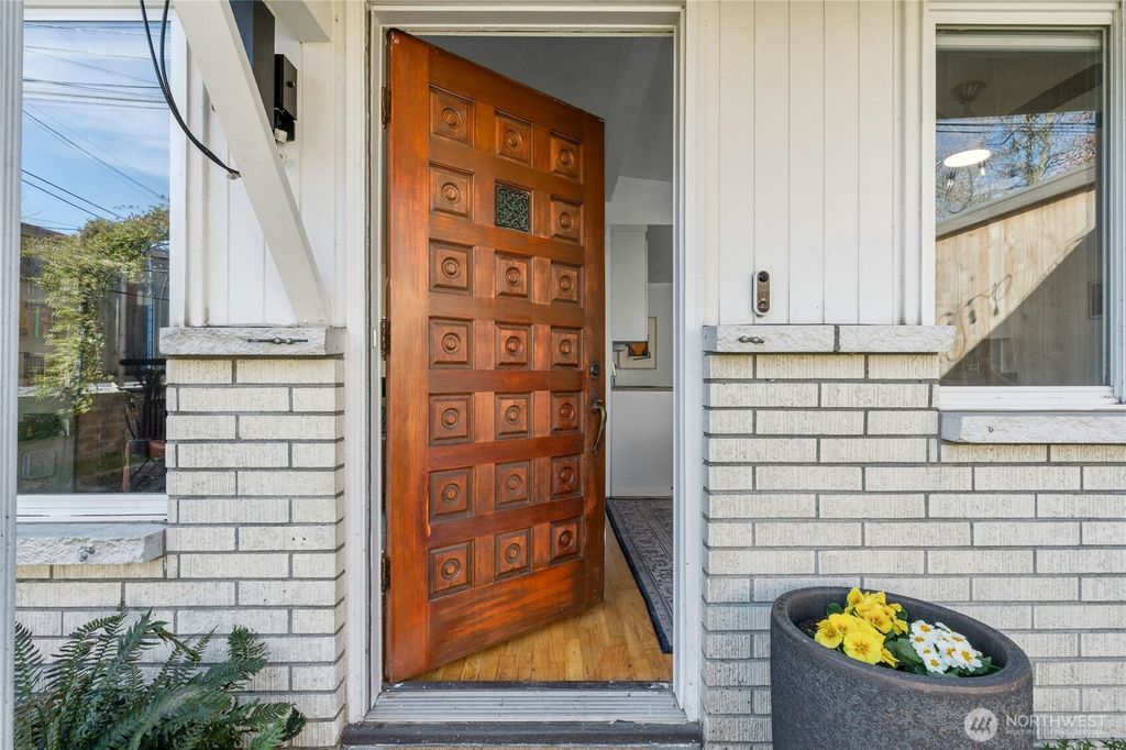 Photo of 219 SW 108th Street, Seattle, WA 98146 (MLS # 2490039)