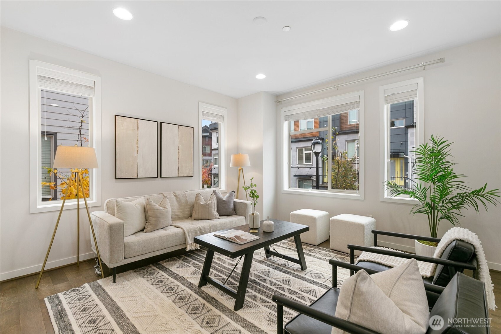 925 6th Avenue NE 10.1