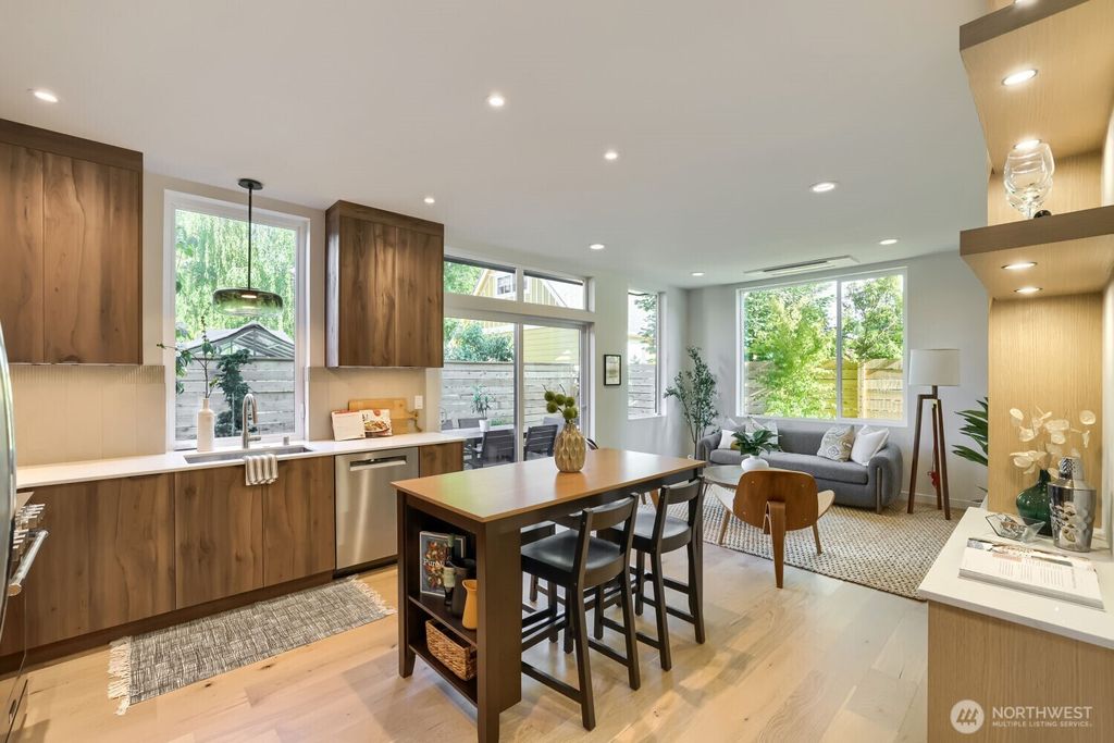Photo of 809 NE 90th Street, Seattle, WA 98115 (MLS # 2531292)