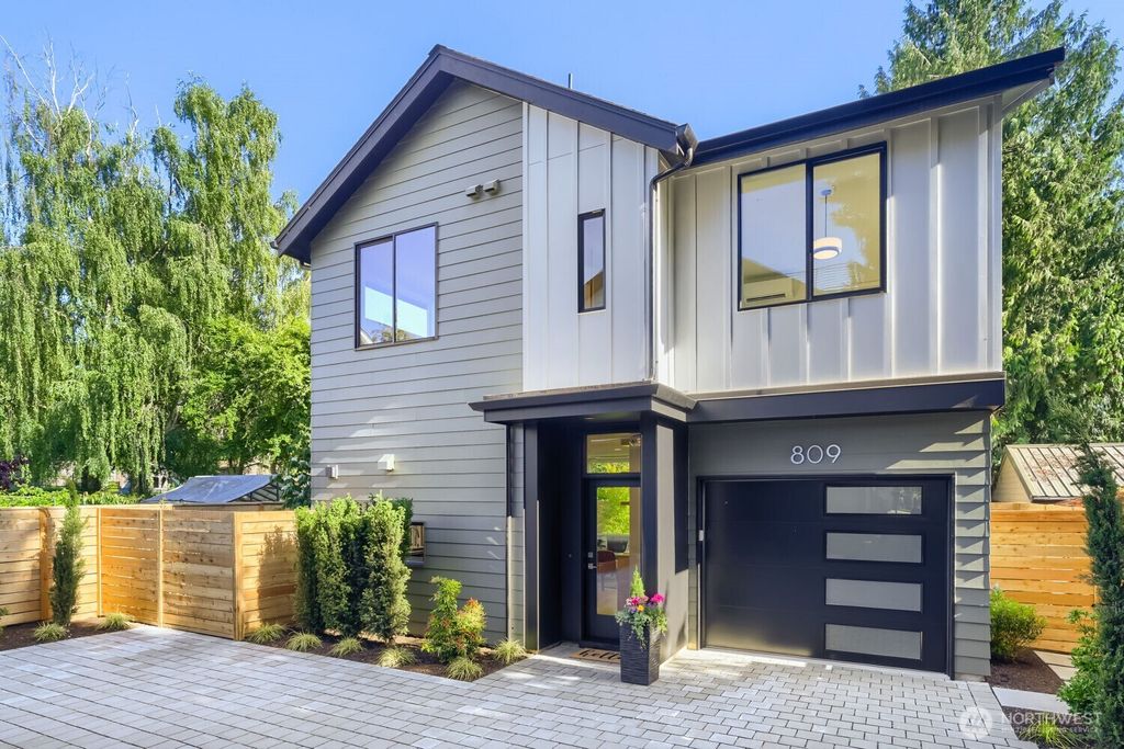 Photo of 809 NE 90th Street, Seattle, WA 98115 (MLS # 2531292)