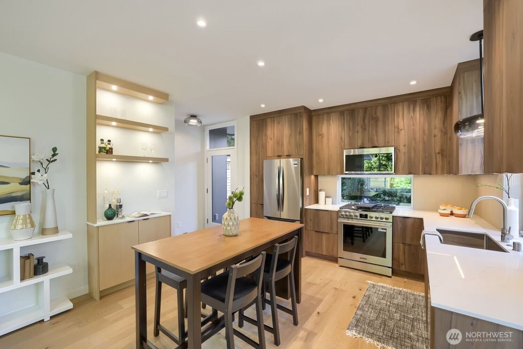 Photo of 809 NE 90th Street, Seattle, WA 98115 (MLS # 2531292)
