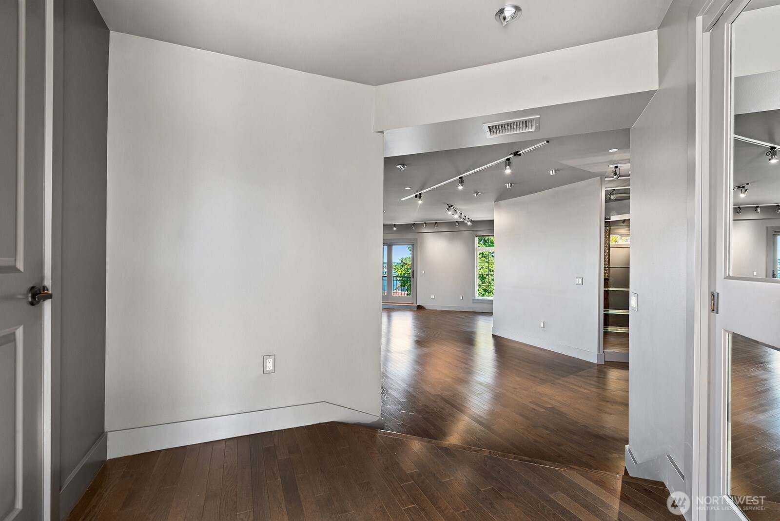 745 Bellevue Avenue E 402