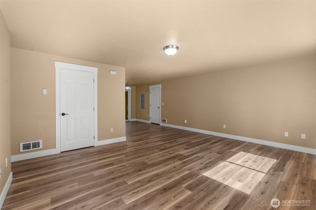 Photo of 110 Sunny Basin Road, Castle Rock, WA 98611 (MLS # 2501198)