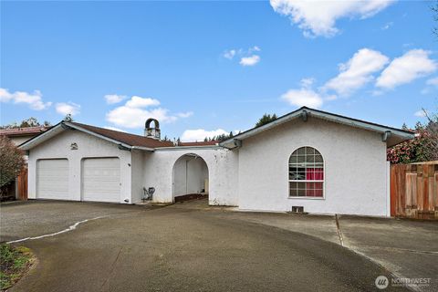 Photo of 15401 Meridian Avenue N, Shoreline, WA 98133 (MLS # 2490678)