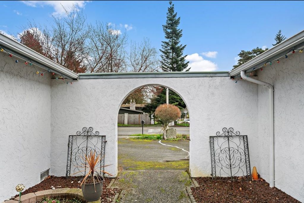 Photo of 15401 Meridian Avenue N, Shoreline, WA 98133 (MLS # 2490678)